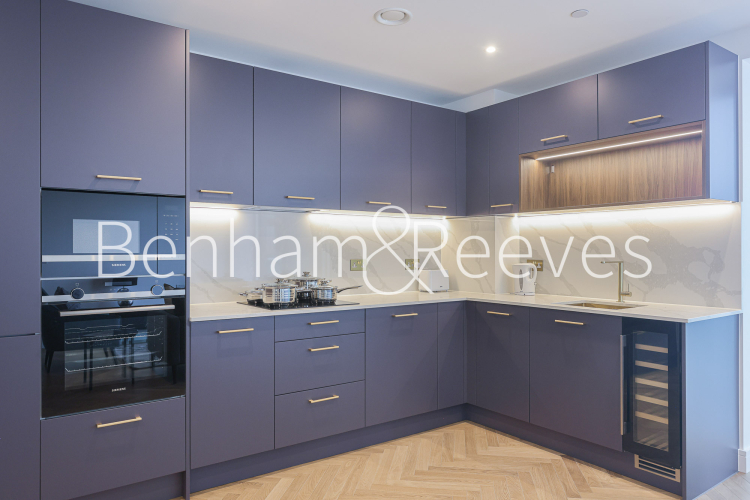2  bedrooms flat to rent in Brigadier Walk, Royal Arsenal Riverside, SE18-image 2