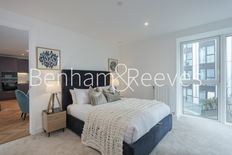 2 bedrooms flat to rent in Brigadier Walk, Royal Arsenal Riverside, SE18-image 4