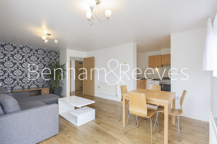 1  bedroom flat to rent in Erebus Drive, Woolwich, SE28-image 3