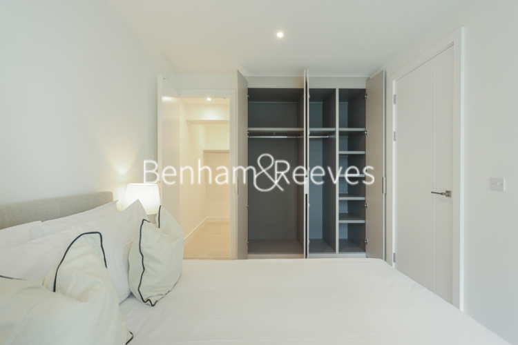 1  bedroom flat to rent in Brigadier Walk, Royal Arsenal Riverside, SE18-image 3