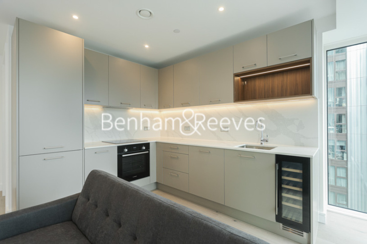 1  bedroom flat to rent in Brigadier Walk, Royal Arsenal Riverside, SE18-image 2