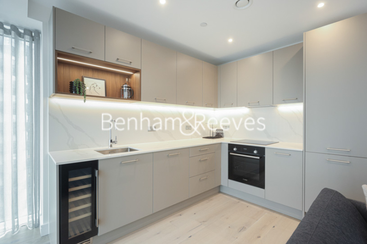 1  bedroom flat to rent in Brigadier Walk, Royal Arsenal Riverside, SE18-image 2