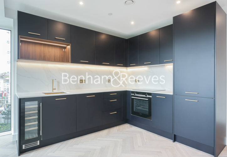 1  bedroom flat to rent in Brigadier Walk, Royal Arsenal Riverside, SE18-image 2