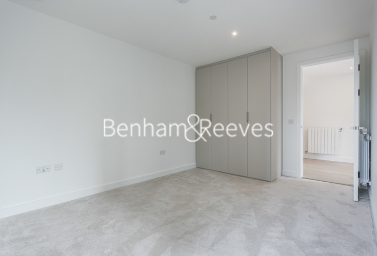 1  bedroom flat to rent in Brigadier Walk, Royal Arsenal Riverside, SE18-image 3