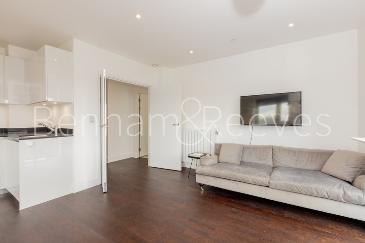 2  bedrooms flat to rent in Royal Arsenal Riverside, Woolwich, SE18-image 1