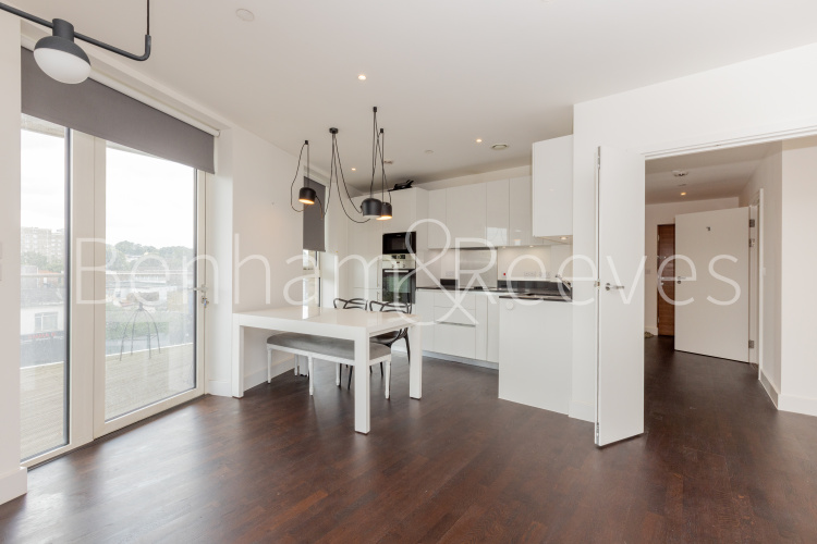 2  bedrooms flat to rent in Royal Arsenal Riverside, Woolwich, SE18-image 3