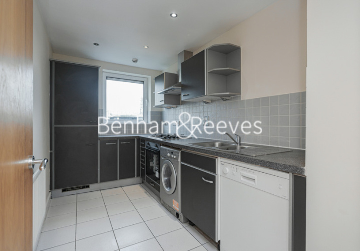 2  bedrooms flat to rent in Erebus Drive, Woolwich, SE28-image 2