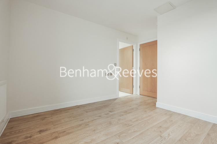 2  bedrooms flat to rent in Erebus Drive, Woolwich, SE28-image 13