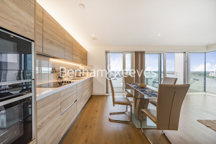 2  bedrooms flat to rent in Royal Arsenal Riverside, Duke of Wellington Avenue, SE18-image 2
