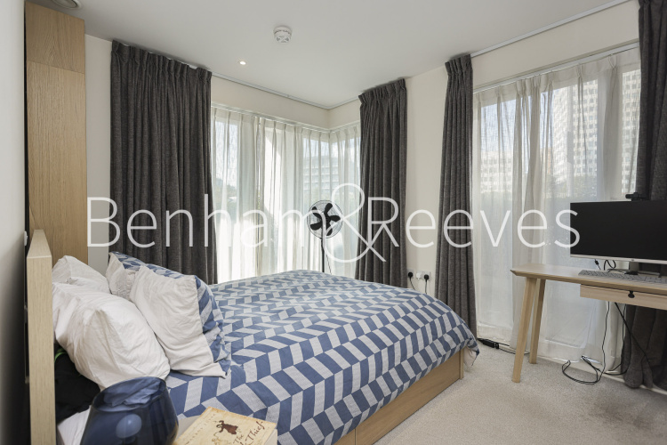 2  bedrooms flat to rent in Duke of Wellington Avenue, Royal Arsenal Riverside, SE18-image 3