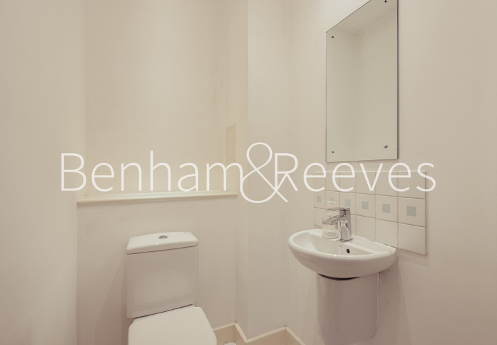 4  bedrooms flat to rent in Hastings Street, Royal Arsenal Riverside, SE18-image 5