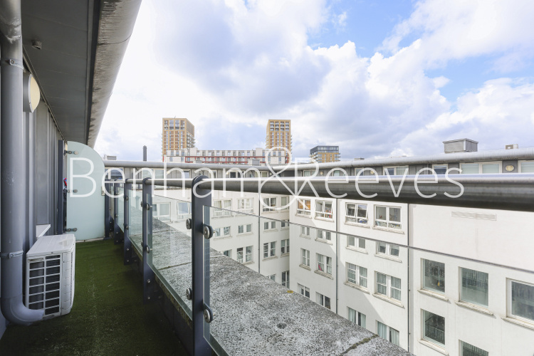 3  bedrooms flat to rent in Cadogan Road, Royal Arsenal Riverside, SE18-image 5