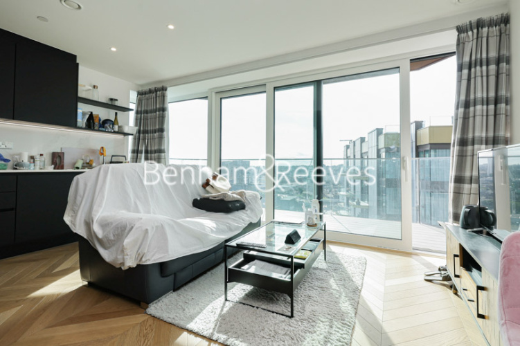 1  bedroom flat to rent in Brigadier Walk, Royal Arsenal Riverside, SE18-image 2