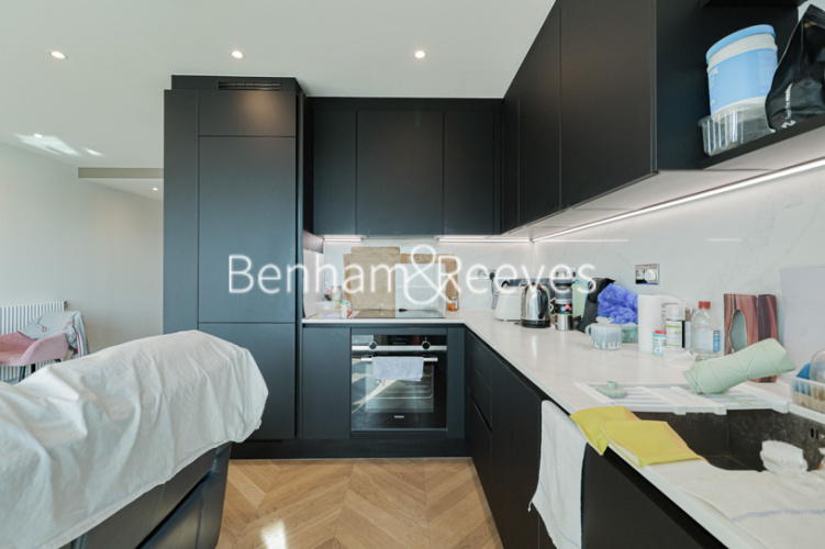 1  bedroom flat to rent in Brigadier Walk, Royal Arsenal Riverside, SE18-image 3