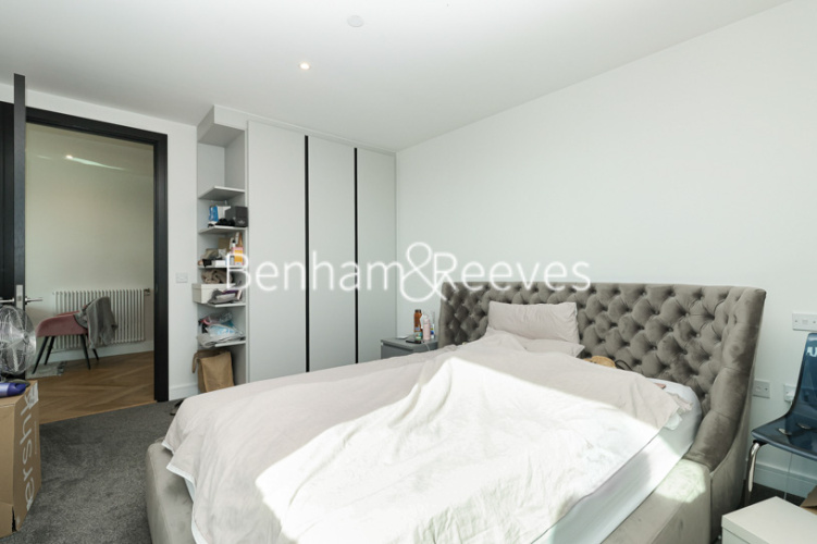1  bedroom flat to rent in Brigadier Walk, Royal Arsenal Riverside, SE18-image 4