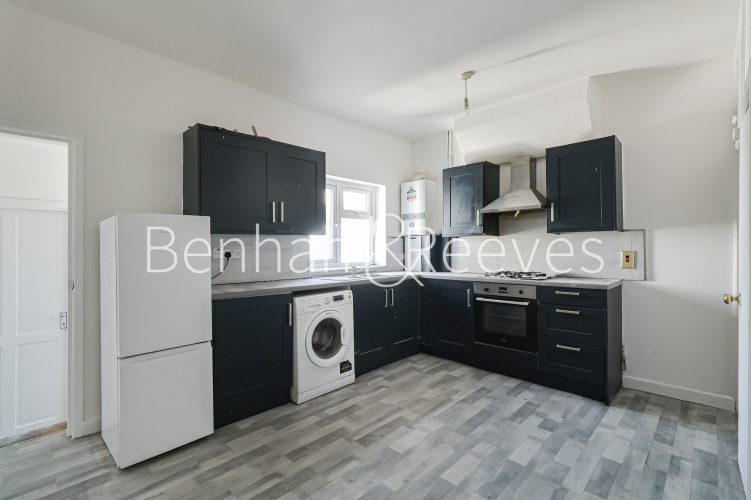 2  bedrooms flat to rent in Reidhaven Road, Woolwich, SE18-image 1