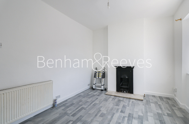2  bedrooms flat to rent in Reidhaven Road, Woolwich, SE18-image 2
