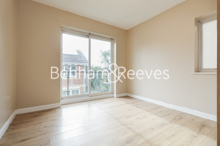 2  bedrooms flat to rent in Pier Way, Woolwich, SE28-image 3