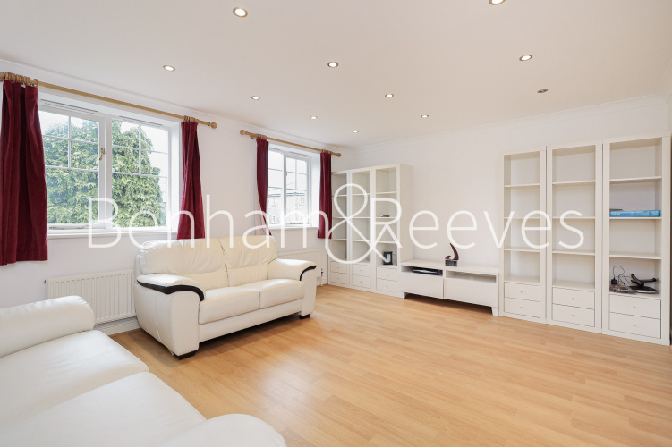 4  bedrooms flat to rent in Shooters Hills, Elizabeth Fry Place, SE18-image 1