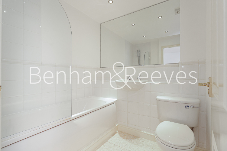 4  bedrooms flat to rent in Shooters Hills, Elizabeth Fry Place, SE18-image 4