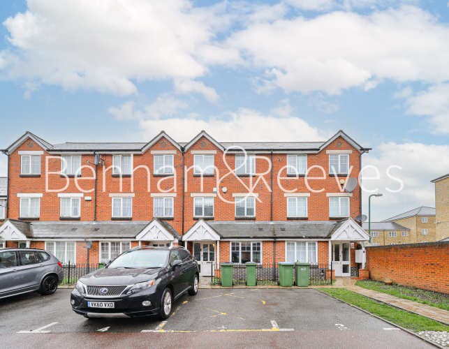 4  bedrooms flat to rent in Shooters Hills, Elizabeth Fry Place, SE18-image 5