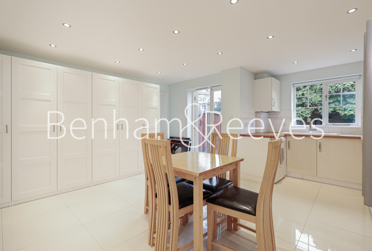 4  bedrooms flat to rent in Shooters Hills, Elizabeth Fry Place, SE18-image 14