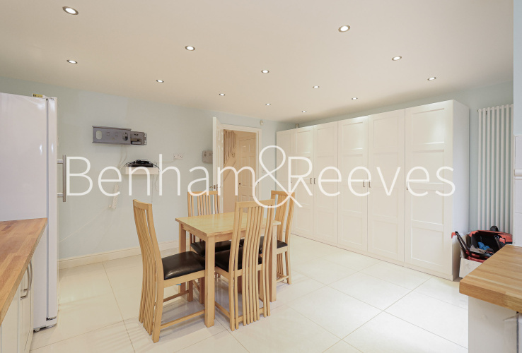 4  bedrooms flat to rent in Shooters Hills, Elizabeth Fry Place, SE18-image 21