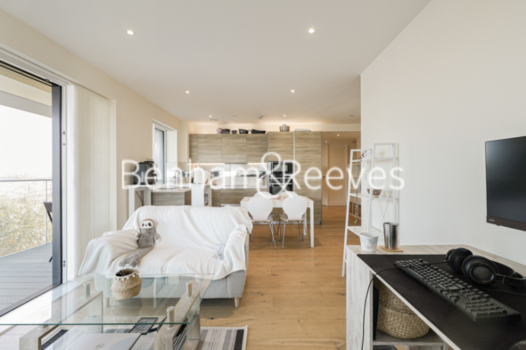 2  bedrooms flat to rent in Duke of Wellington Avenue, Royal Arsenal Riverside, SE18-image 1