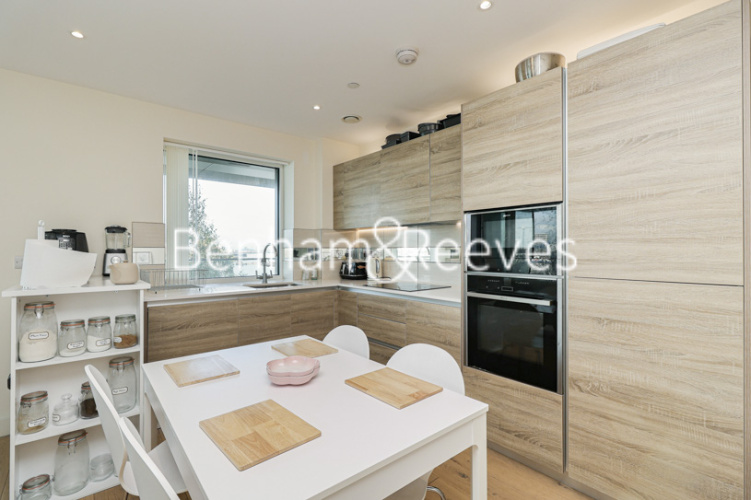 2  bedrooms flat to rent in Duke of Wellington Avenue, Royal Arsenal Riverside, SE18-image 2