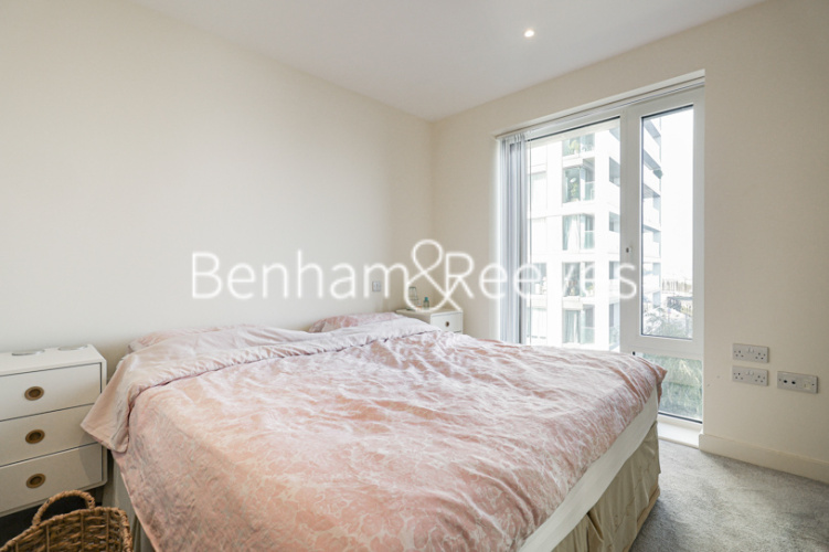 2  bedrooms flat to rent in Duke of Wellington Avenue, Royal Arsenal Riverside, SE18-image 3