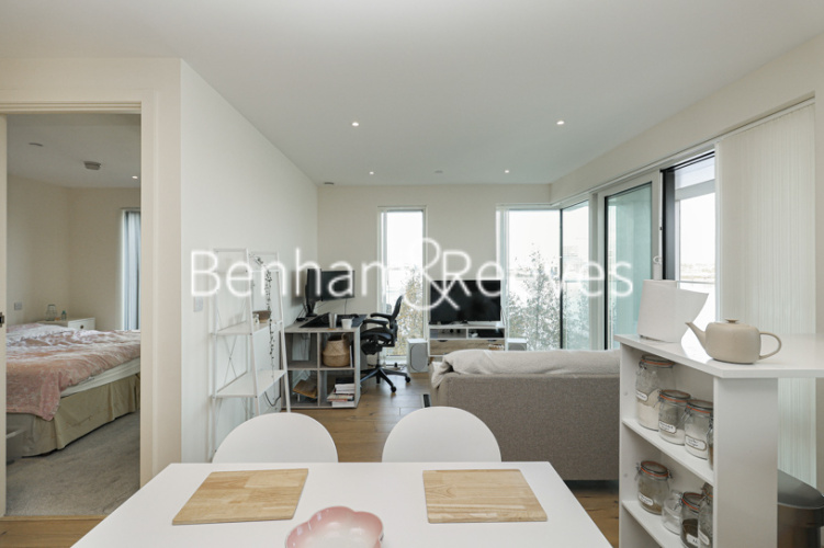 2  bedrooms flat to rent in Duke of Wellington Avenue, Royal Arsenal Riverside, SE18-image 7
