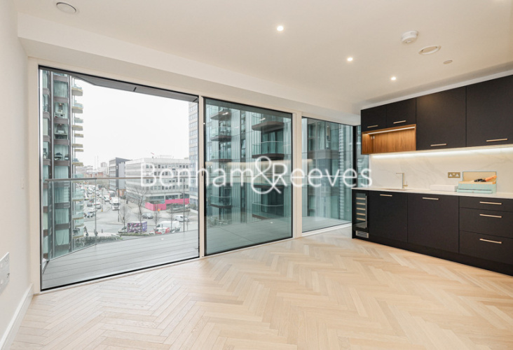 1  bedroom flat to rent in Brigadier Walk, Royal Arsenal Riverside, SE18-image 1