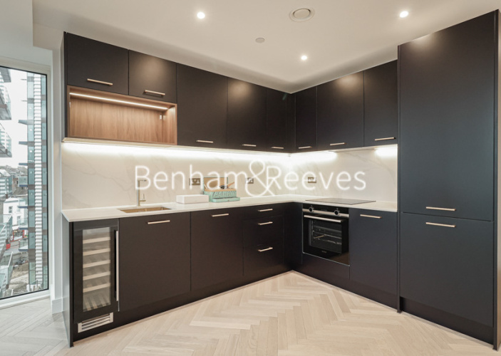 1  bedroom flat to rent in Brigadier Walk, Royal Arsenal Riverside, SE18-image 2