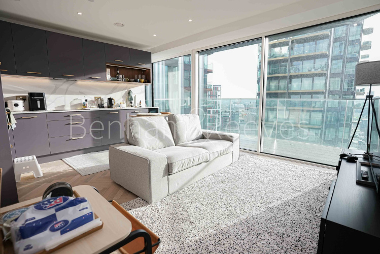 2  bedrooms flat to rent in Brigadier Walk Royal, Arsenal Riverside, SE18-image 1
