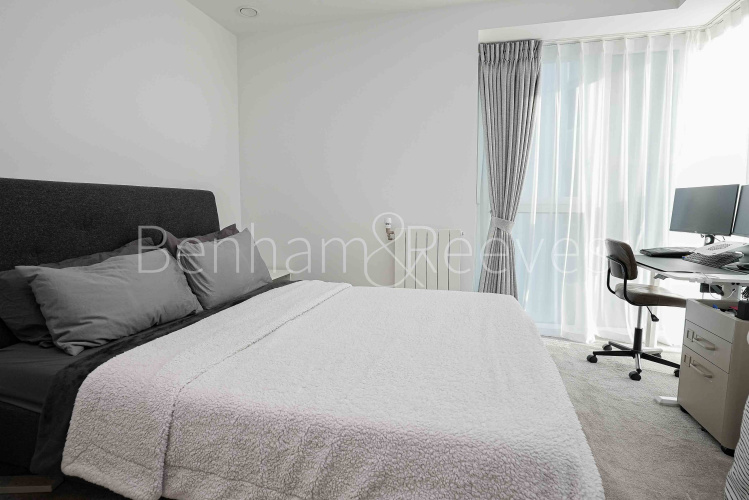 2  bedrooms flat to rent in Brigadier Walk Royal, Arsenal Riverside, SE18-image 5
