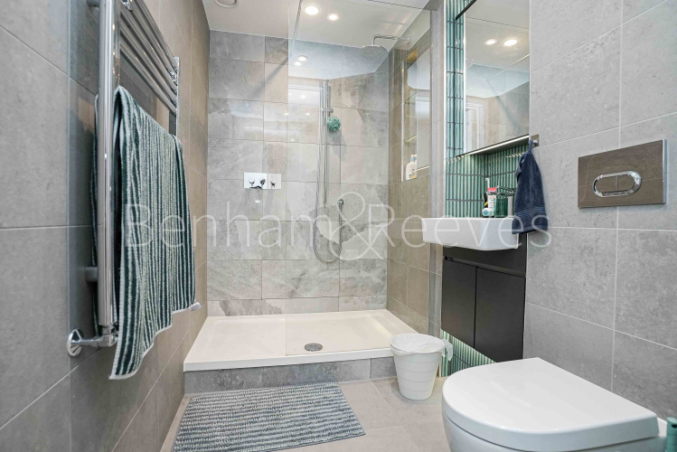 2  bedrooms flat to rent in Brigadier Walk Royal, Arsenal Riverside, SE18-image 6