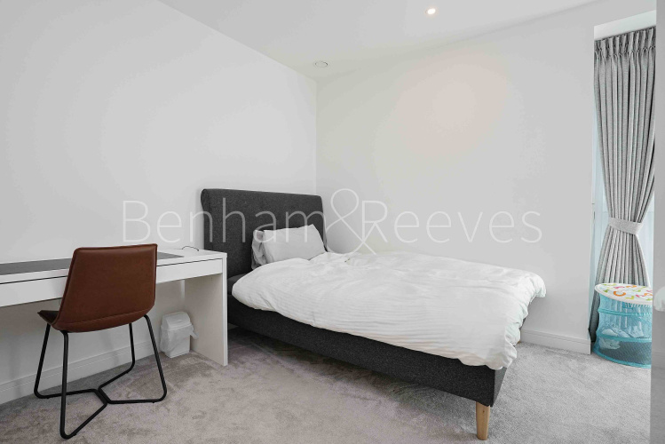 2  bedrooms flat to rent in Brigadier Walk Royal, Arsenal Riverside, SE18-image 9