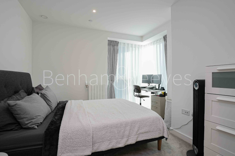 2  bedrooms flat to rent in Brigadier Walk Royal, Arsenal Riverside, SE18-image 11