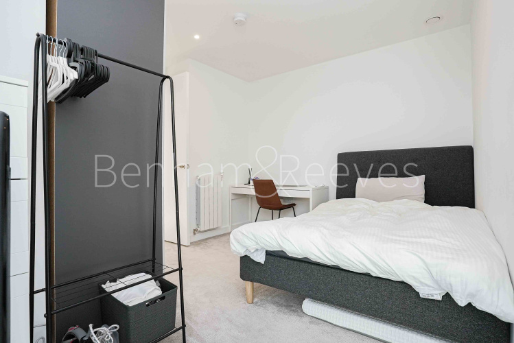 2  bedrooms flat to rent in Brigadier Walk Royal, Arsenal Riverside, SE18-image 13
