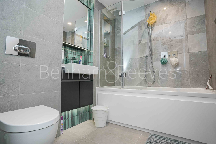 2  bedrooms flat to rent in Brigadier Walk Royal, Arsenal Riverside, SE18-image 14