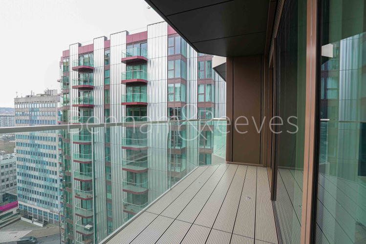2  bedrooms flat to rent in Brigadier Walk Royal, Arsenal Riverside, SE18-image 15