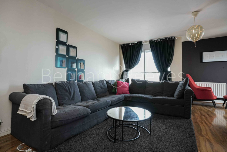 2  bedrooms flat to rent in Sark Towerk, Erebus Drive, SE28-image 1