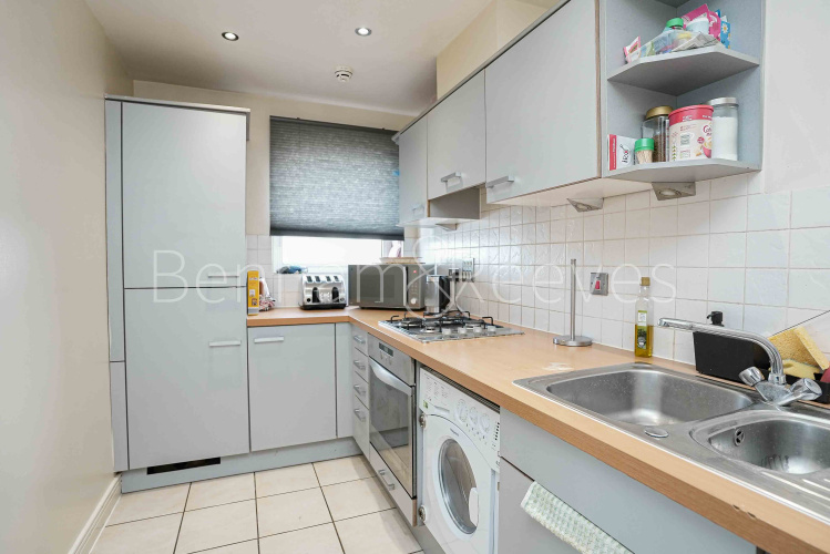 2  bedrooms flat to rent in Sark Towerk, Erebus Drive, SE28-image 2