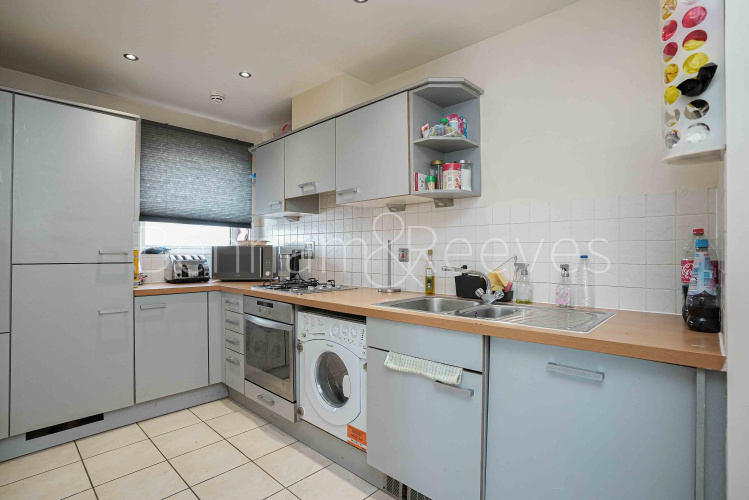 2  bedrooms flat to rent in Sark Towerk, Erebus Drive, SE28-image 3