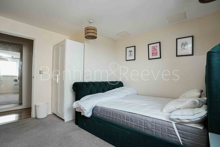 2  bedrooms flat to rent in Sark Towerk, Erebus Drive, SE28-image 4