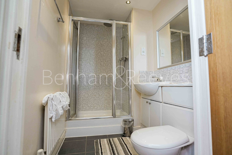 2  bedrooms flat to rent in Sark Towerk, Erebus Drive, SE28-image 5