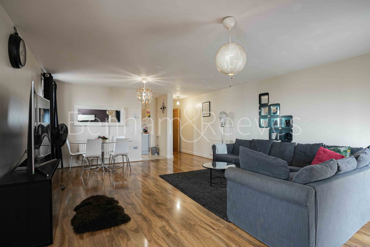 2  bedrooms flat to rent in Sark Towerk, Erebus Drive, SE28-image 8