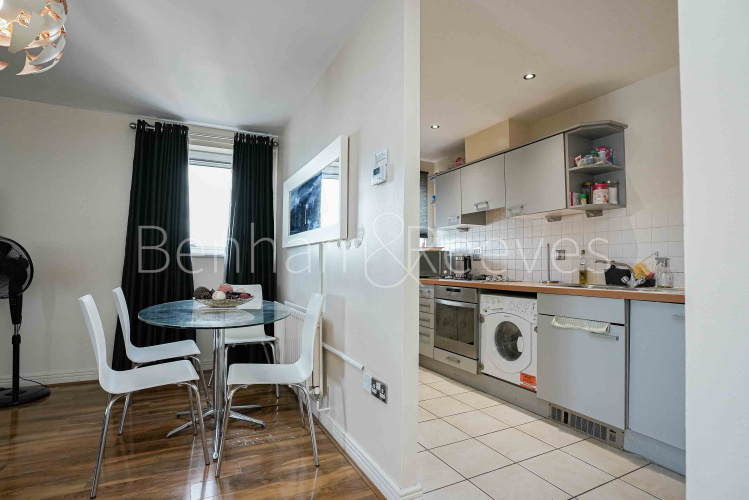 2  bedrooms flat to rent in Sark Towerk, Erebus Drive, SE28-image 12