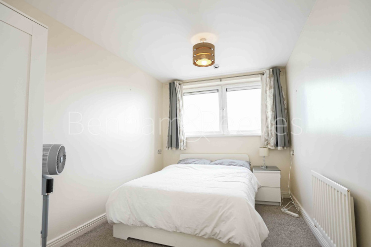 2  bedrooms flat to rent in Sark Towerk, Erebus Drive, SE28-image 14