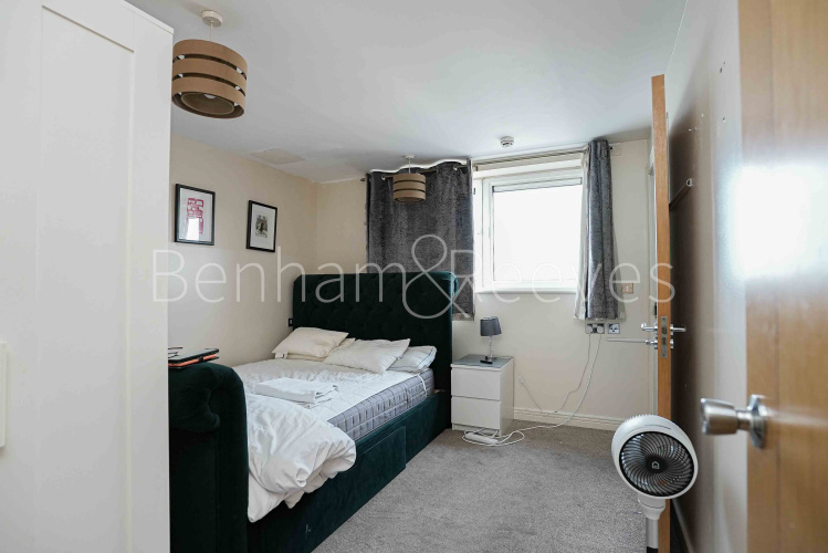 2  bedrooms flat to rent in Sark Towerk, Erebus Drive, SE28-image 19